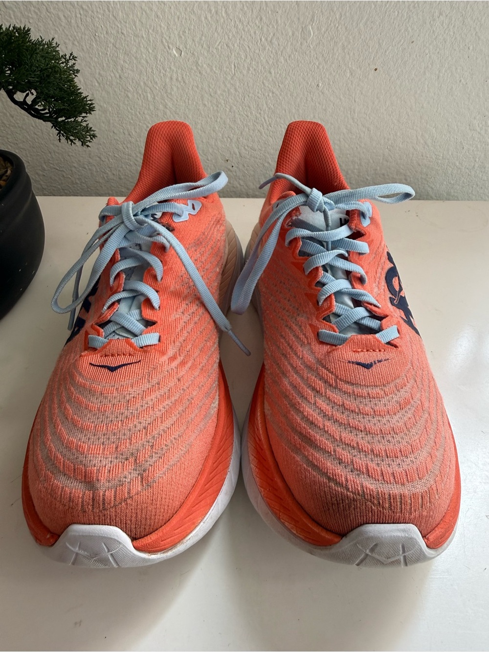Hoka Mach 5 Women size 8.5 Coral Orange Running Shoes with Light Blue Accents - Picture 2 of 8